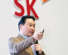 [단독]최태원 "3년 내 다 없앨수도" 성역없는 혁신 선언