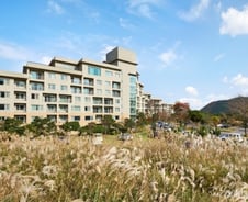 [단독]한화리조트 "방 빼" vs CU "못 나가"…매장 철수 놓고 법정공방