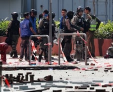 [르포]화염병으로 온통 그을린 홍콩이공대…거리엔 무장경찰 