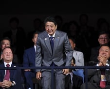 [MT리포트]아베의 '마지막 퍼즐', 올림픽이 맞출까