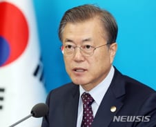 문 대통령 "탄력근로제 입법 안되면, 소상공인 충격 완화대책 낼것"