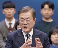 [국민과의 대화]文 "최저임금 속도조절한 상태, 국회입법 촉구"