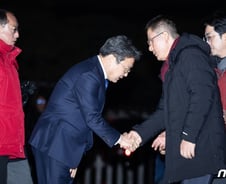 황교안 찾은 강기정 "문대통령께서 단식 풀어달라고…"