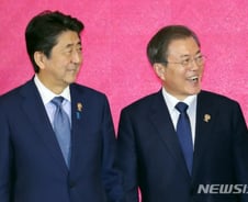 급박했던 물밑…日 '규제 재검토'에 韓 '지소미아 종료 유예'