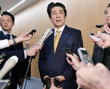 日, 지소미아 연장에 '완벽한 승리' 보도…"아베 위기 때문"