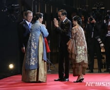 문대통령에 "형님"…아세안 정상들 유머에 폭소 터졌다