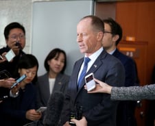 美스틸웰 "지소미아 연장과 주한미군 방위비 협상은 별개"