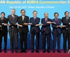 文, 아세안회의서 北 향해 '전쟁불용' 등 3대원칙 천명