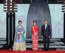 "아세안 정상들이 부러워해"… 5G로 채운 '만찬'