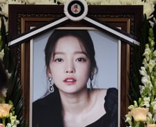 故 구하라, 비공개 발인…가족·지인 배웅 속 영면