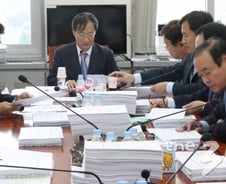 [단독]'신용정보법' 합의, 28일 소위 거쳐 29일 본회의 올린다