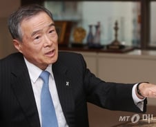 40년 심사체계 '메스' 든 명의 "文케어·의료계 둘 다 살릴 것"