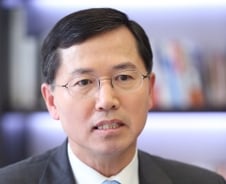 [단독]'차장·과장' 대신 '○○○님'으로…'소통실험' 나선 신한카드