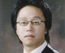 [기자수첩]왕관 쓴 조원태 회장, 그 무게를 견뎌라 