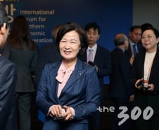 與 "추미애 법무부 장관 후보자 지명 환영…검찰개혁 적임자"