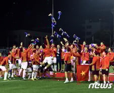 [MT리포트]'쌀딩크' 넘어 '베트남 영웅'으로…박항서 축구史