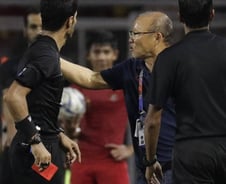 박항서, 베트남 결승 도중 거센 항의로 퇴장 "우승이 먼저"