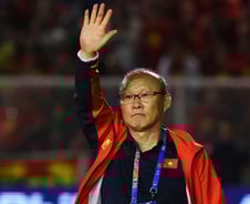 금성홍기 옆 태극기…"박항서, 베트남축구 위해 태어난 남자"