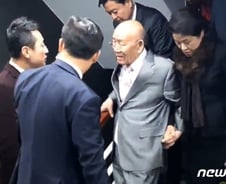 [단독] "전두환, 12·12 호화오찬한 고급식당 한달새 3번 방문…거동 정정" 