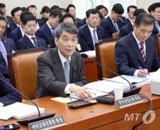 "4조5000억 1.5%에 꿔드려요"…단 중기중견만