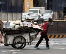저소득 노인에 매달 30만원, 기초생활보장 수급액도 인상