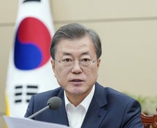 [속보]'문재인 자신감' 내년 경제성장률 전망 2.4% 최대치