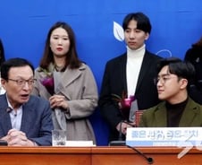 [기자수첩]2030은 '정치 액세서리'가 아니다