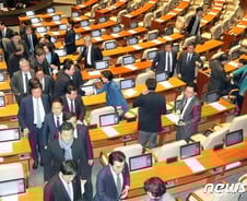 '공수처법' 국회 통과에 대검 침묵…'신년회 메시지 주목'(종합)