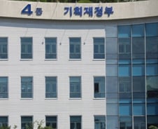 웬만한 공익법인 '지출 의무' 생긴다