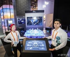 반도체도 CES 출격..삼성·SK AI·5G·IoT 특화 메모리 선보여 