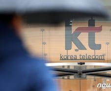 내부 출신 CEO 맞은 KT, 52주 신저가 경신