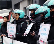 '배민' 라이더 "무조건 합병 반대 아냐…처우 악화 우려"