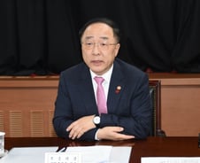 정부 "미-이란 갈등 '엄중'…24시간 지켜보겠다"