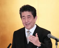 미국·이란 싸움에 한계 다다른 아베의 '박쥐 외교'