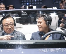 박정호 SKT 사장, CES서 고동진 삼성전자 사장과 '회동'
