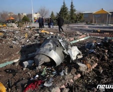 우크라이나 여객기 "피격" VS "추락"…미-이란 갈등 '도화선' 되나