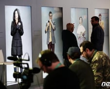 "사람과 똑닮았다더니" 삼성 인공인간 '네온' 기대 반 아쉬움 반 