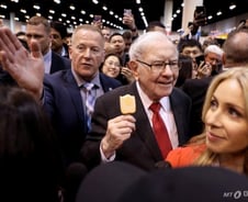 버핏을 갑부로 만든 일생 최고의 조언 "그 입 다물라"