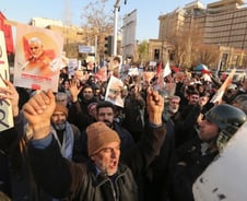 자고 일어나면 고기·우유값 2배 폭등...이란에 무슨 일이