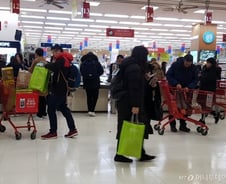 [르포]노끈 없애니…마트 갈 때마다 플라스틱 장바구니 사더라 