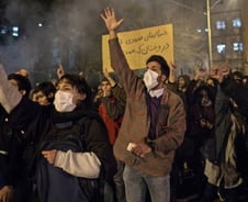 이란, 우크라 여객기 격추 관련자 체포…NYT "추가 영상"