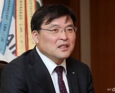 "허브공항 춘추전국시대, 인천공항 일대 '규제프리존' 만들어야"