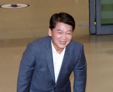 '컴백' 안철수, 냉소와 환영…대안신당 "탕자"vs바른미래 "백신"
