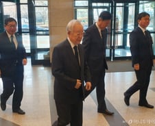 '유통거인' 故 신격호 빈소에 국내 유통업계 거물들 대거 집결