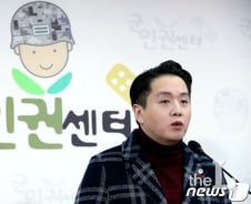 [팩트체크]초유의 '성전환' 부사관…변호사들 "강제 전역될 것"