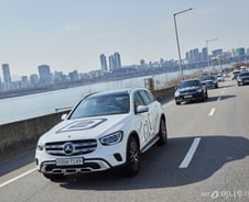 [깨알시승기]벤츠의 효자 'GLC 300', 7200만원 제값 할까?