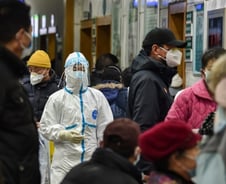 우한 폐렴 진료의사 사망?…中 "은퇴한 의사다" 반박