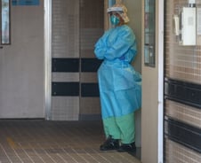 우한폐렴 아기 아버지, 中치료병원 근무 신고 안해