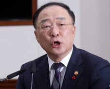 홍남기 "우한폐렴 경제심리 영향 우려…회의 자주 열 것"