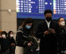 "우한 폐렴 잠복기에도 전염? 반신반의…사실이라면 감당 못해"